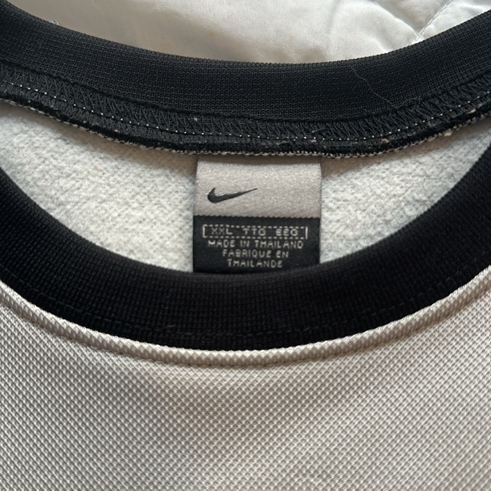 Nike - Picture 3 of 7